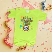 Kép 3/4 - Boldog Szülinapot Dédi (Retro sebességkorlátozó táblával) - Babaruha