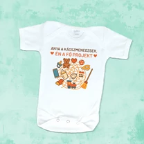 Kép 2/3 - Anya a káoszmenedzser, én a fő projekt (színes) - Babaruha