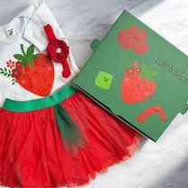 Kép 6/6 - Mosolygós Eperke - Tütü szett (Ajándék hajpánt és Ajándékdoboz)