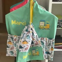 Kép 4/4 - Ovizsák szett - Dinók III. (Menta) - Egyedi felirattal is rendelhető