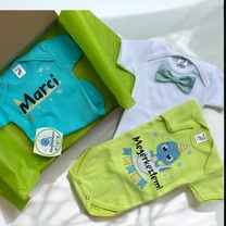 Kép 6/7 - Kicsi Dínó Megérkeztem -  Babadoboz (Egyedi névvel)