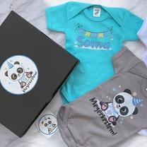 Kép 6/7 - Panda Maci Megérkeztem -  Babadoboz (Egyedi névvel)