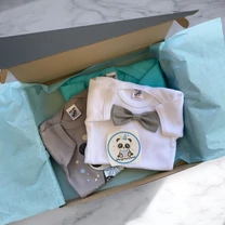 Kép 2/7 - Panda Maci Megérkeztem -  Babadoboz (Egyedi névvel)