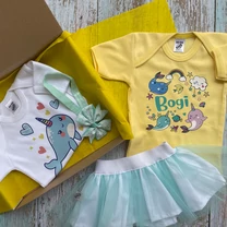 Kép 5/6 - Narvál Megérkeztem - Babadoboz (Egyedi név + hajpánt)