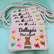 Kép 1/2 - Ballagási tarisznya "Színes apró kezecskék" mintával, a gyerekek nevével (08B típus, egyedi)