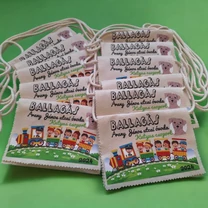 Kép 5/8 - Ballagási tarisznya "Gyerekek a vonaton" mintával (03A típus, egységes)