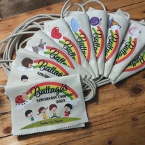 Kép 3/16 - Ballagási tarisznya "Szivárvány" mintával, egyedi névvel, jellel (04B típus, egyedi)