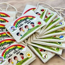 Kép 16/16 - Ballagási tarisznya "Szivárvány" mintával, egyedi névvel, jellel (04B típus, egyedi)