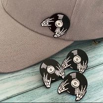 Kép 1/3 - Bakelit Kitűző