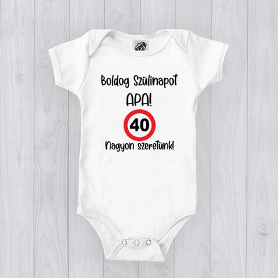 Boldog Születésnapot Apa, Nagyon szeretünk (Sebességkorlátozó táblával) - Babaruha