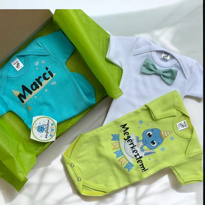 Kicsi Dínó Megérkeztem -  Babadoboz (Egyedi névvel)