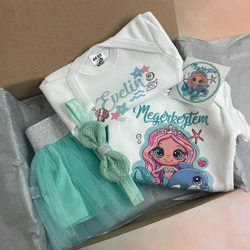 Bébi Sellő Megérkeztem - Babadoboz  (Egyedi név + Hajpánt)