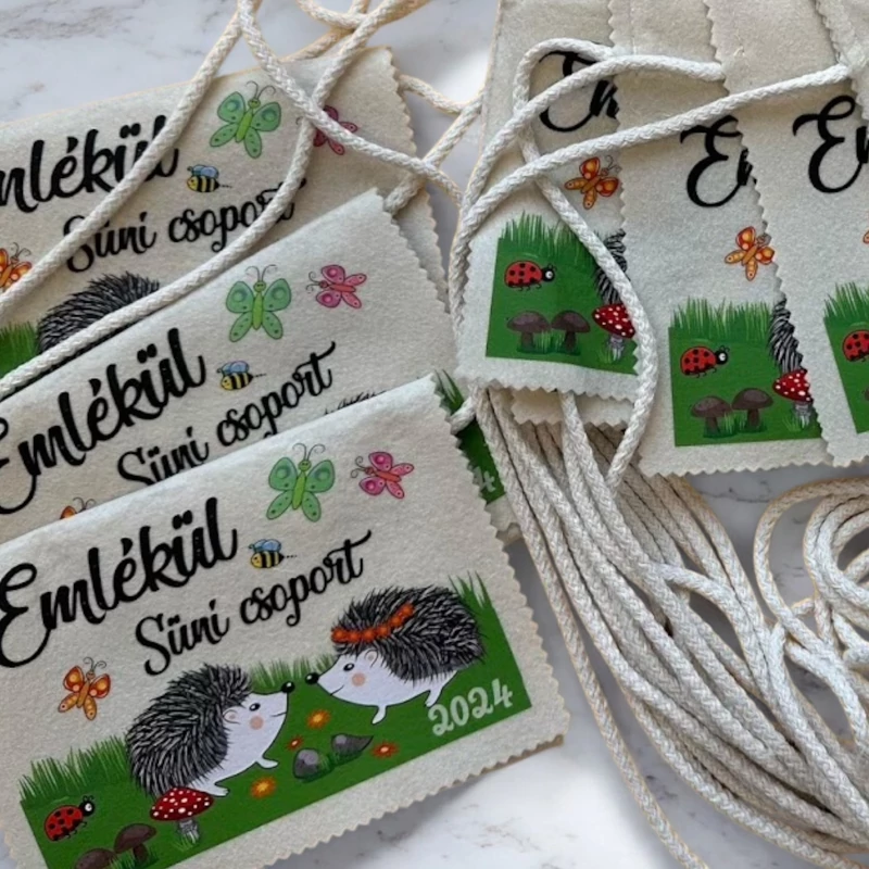 Ballagási tarisznya "Süni a réten" mintával (02A típus, egységes)