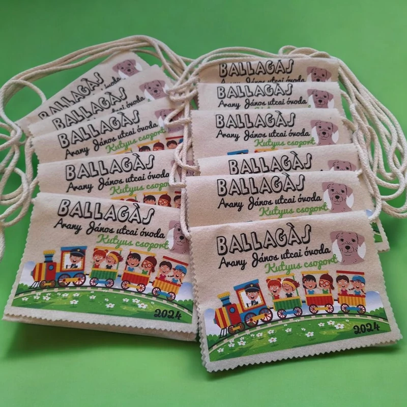 Ballagási tarisznya "Gyerekek a vonaton" mintával (03A típus, egységes)