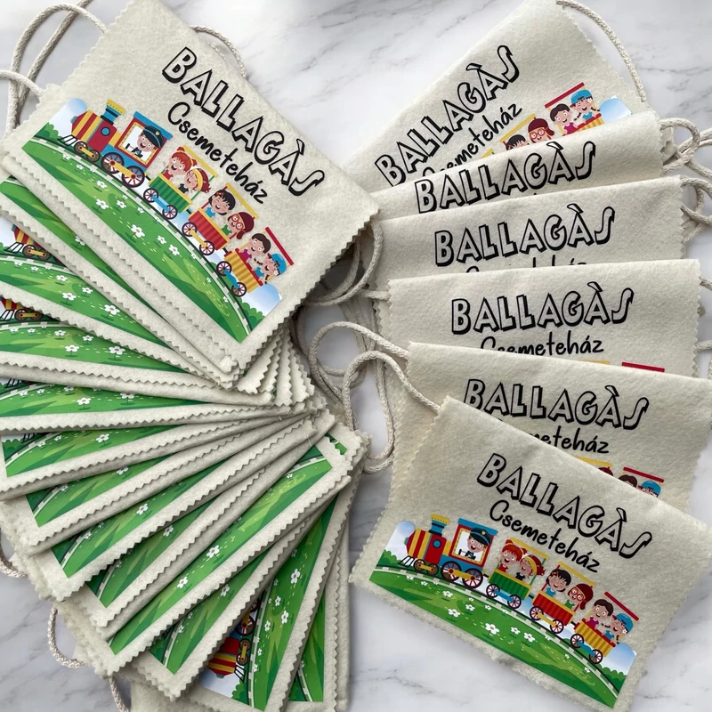 Ballagási tarisznya "Gyerekek a vonaton" mintával (03A típus, egységes)