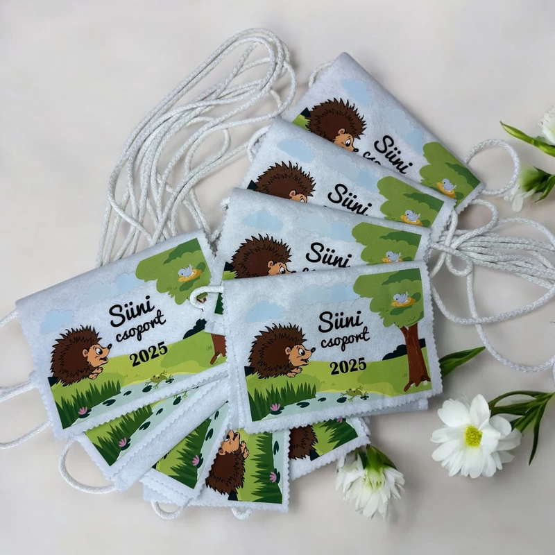 Ballagási tarisznya "Meseerdő" mintával, egységes csoport jellel (06A típus, egységes)