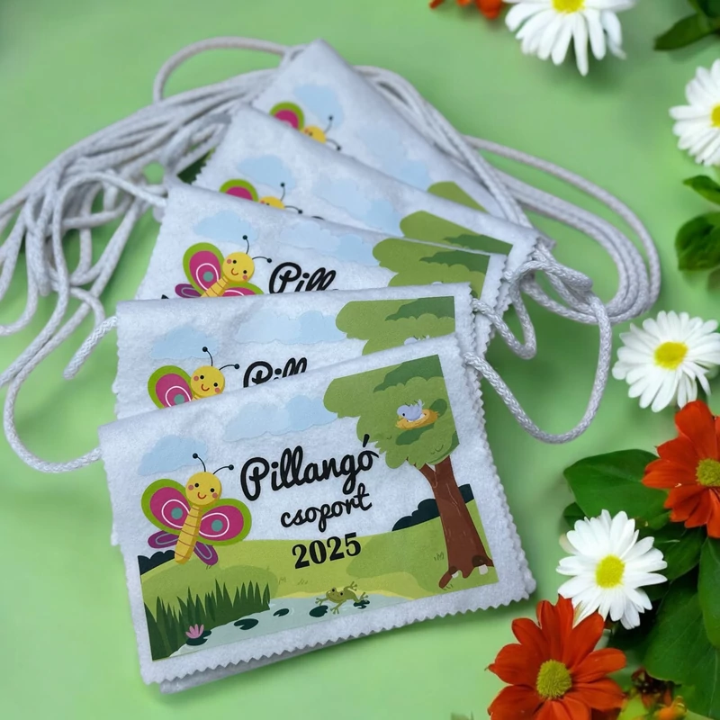 Ballagási tarisznya "Meseerdő" mintával, egységes csoport jellel (06A típus, egységes)