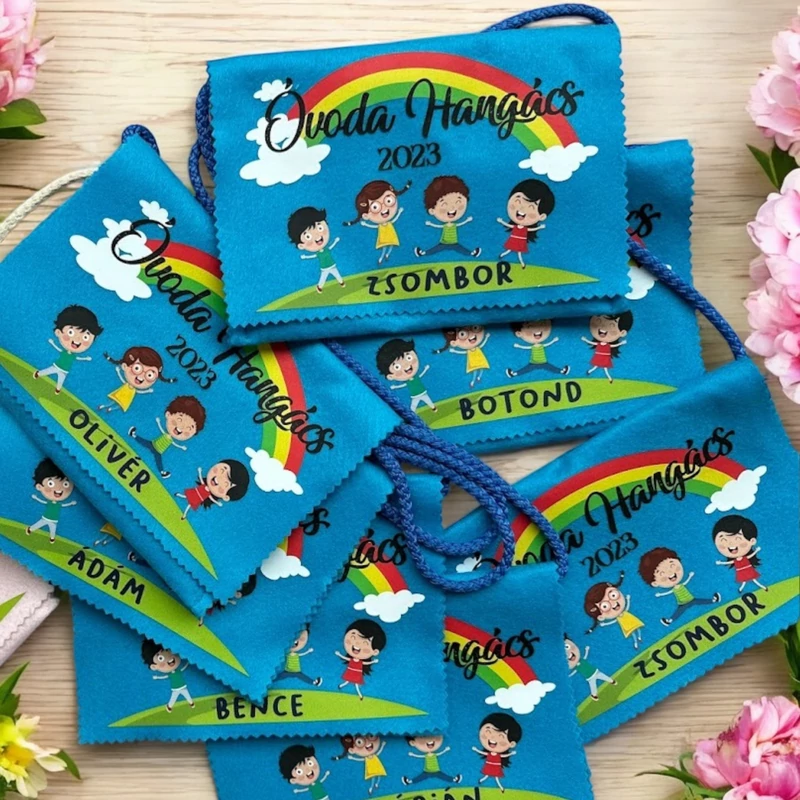 Ballagási tarisznya "Szivárvány" mintával, egyedi névvel, jellel (04B típus, egyedi)