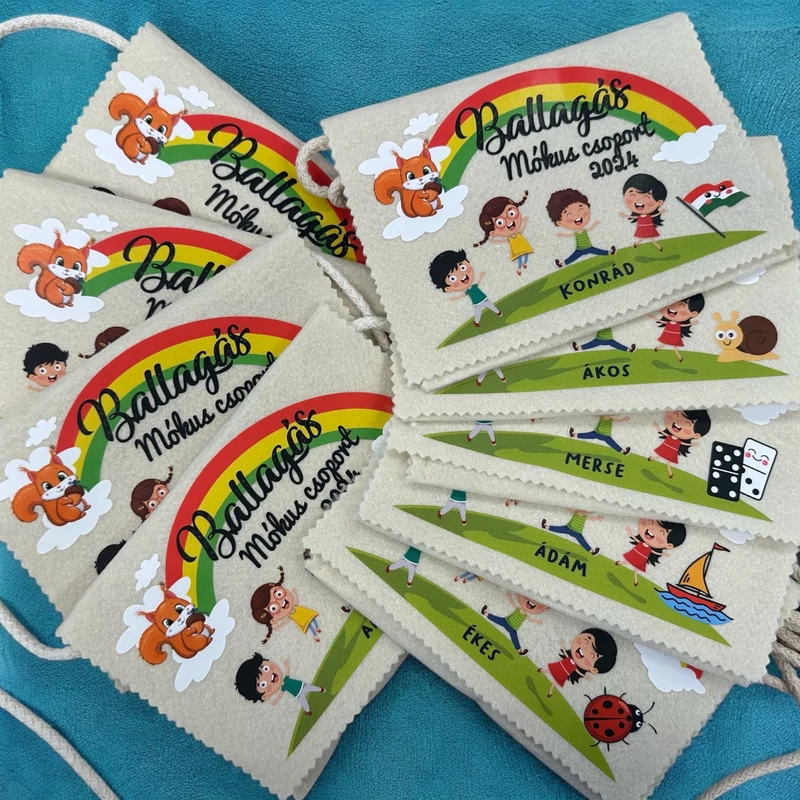 Ballagási tarisznya "Szivárvány" mintával, egyedi névvel, jellel (04B típus, egyedi)